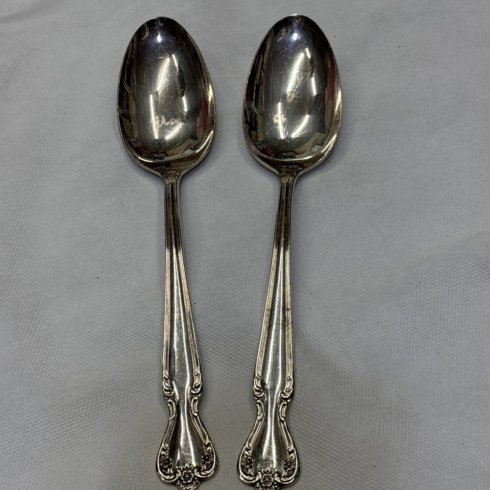 2 Rogers and Bro. reinforced Plate IS Serving Spoons Daybreak 8 1/2"